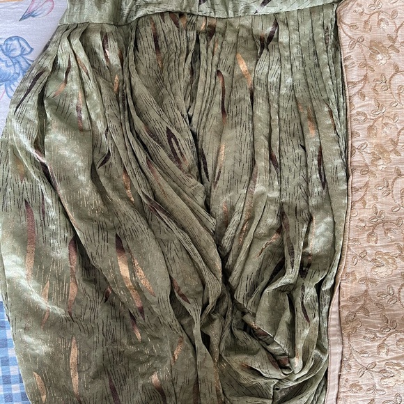 Girls Ethnic wear - Picture 2 of 11